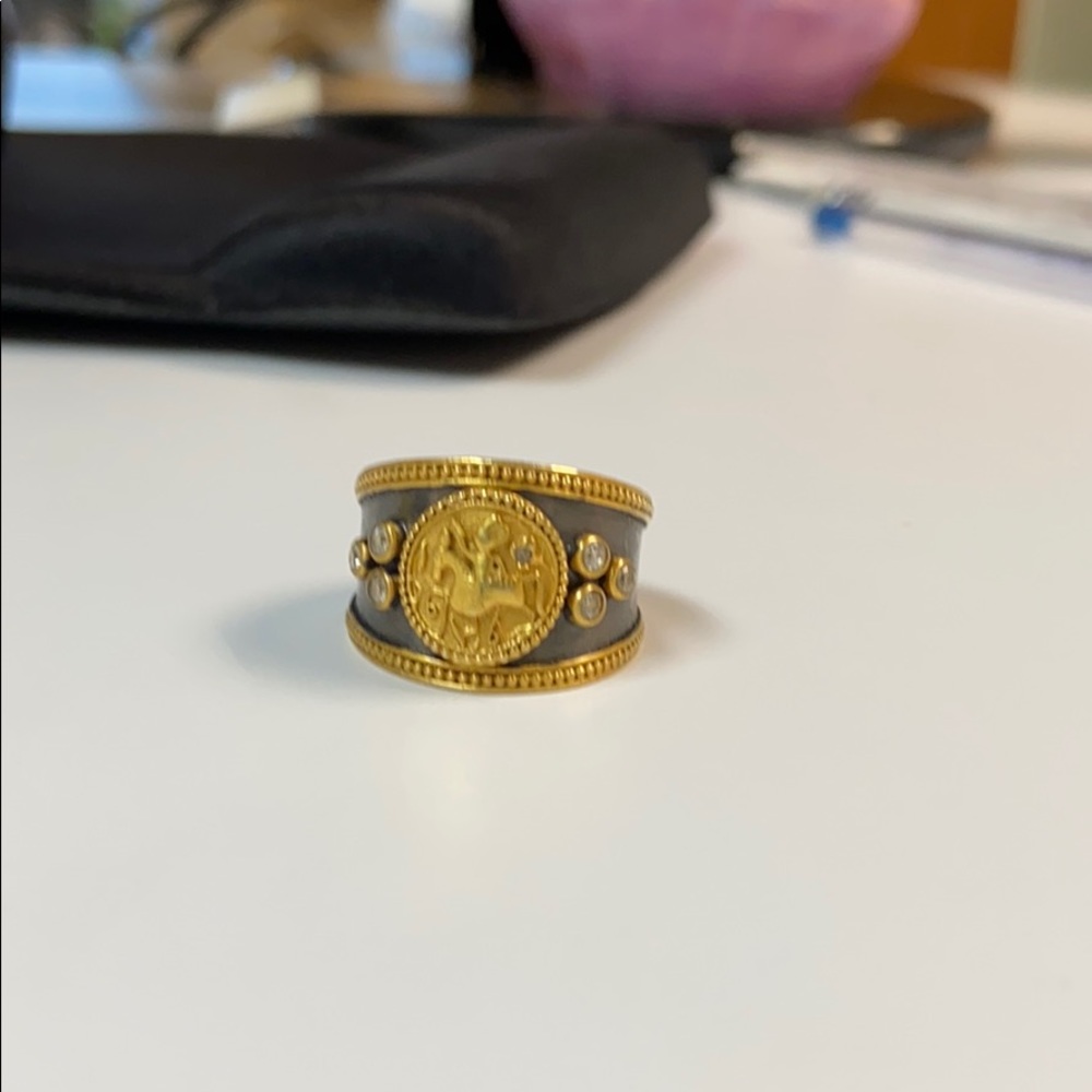 Julie Vos Ring